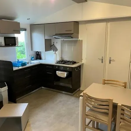 Kamp alanı Mobilhome Pour 4 A 6 Personnes